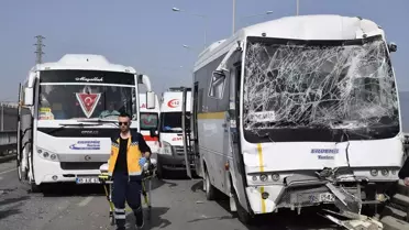 Manisa'da fabrika personelini taşıyan araçlar çarpıştı: 35 yaralı