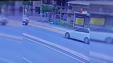 Hastane balkonundan düşen bir kişi yaralandı... O anlar kamerada