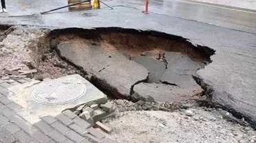 Ankara'da Sağanak Yağış Sonucu Yollarda Çökme Meydana Geldi