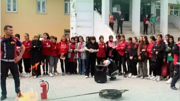 Iğdır Belediyesi Lise Öğrencilerine Yangın Tatbikatı Yaptı