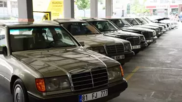 Düzce'de düzenlenen organizasyonda klasik otomobil tutkunları bir araya geldi