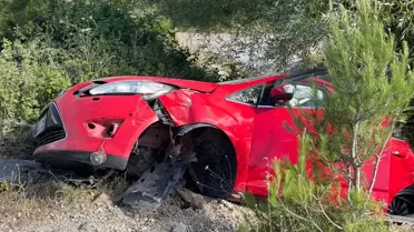 Çanakkale'de Otomobil Şarampole Yuvarlandı: 2'si Ağır 3 Yaralı