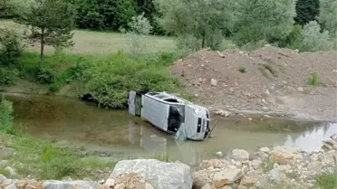Kastamonu'da kamyonet çaya uçtu, sürücü yaralandı