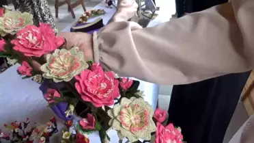 Mudurnu'da açılan takı tasarım ve iğne oyası kursunda 90 yıllık gelin tacı satışa sunuldu