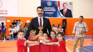 Selendi'de Geleneksel Çocuk Oyunları Ödül Töreni