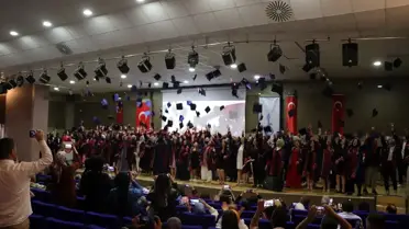 CÜ Şarkışla Aşık Veysel MYO Öğrencileri Mezuniyet Sevinci Yaşadı