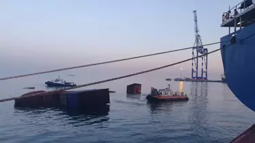 Ambarlı Limanı'nda 28 konteyner denize düştü