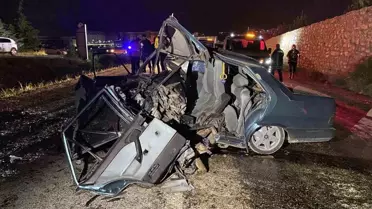 Kastamonu'da Tofaş Otomobil Kullanılmaz Hale Geldi, 5 Kişi Yaralandı