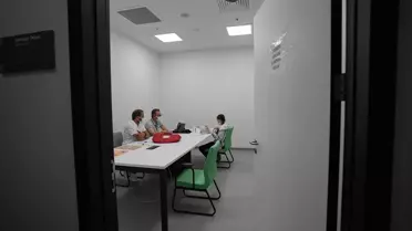 Lösemi hastası öğrenci sınavı hastanede girdi, mezuniyet töreninde kep taktı