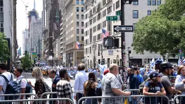 New York'ta İsrail Günü Yürüyüşüne 60 Bin Kişi Katıldı