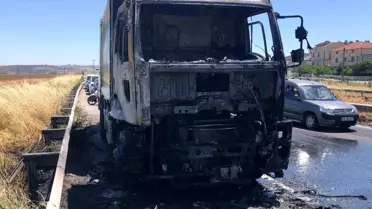 Tekirdağ'da Çöp Kamyonu Alev Alev Yanarak Kullanılamaz Hale Geldi