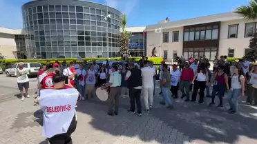(İZMİR) Menemen Belediyesi'nde İşten Çıkarılan İşçiler Protesto Etmeye Devam Ediyor