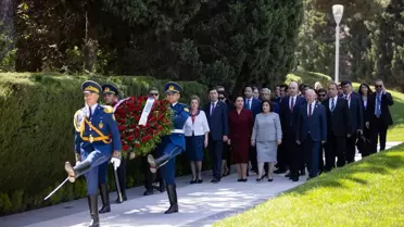 TBMM Başkanı Numan Kurtulmuş, TÜRKPA Genel Kurulu dolayısıyla Azerbaycan'da şehitlikleri ziyaret etti