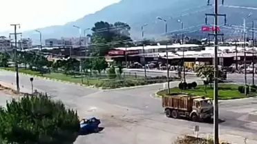 Muğla'da Kavşakta Kamyonla Çarpışan Otomobilin Sürücüsü Hayatını Kaybetti