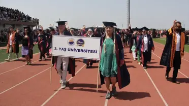 Sinop'ta 3. Yaş Üniversitesi Mezunlarını Verdi