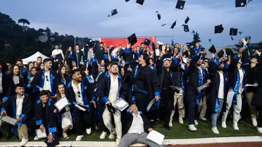 Down sendromlu eski milli jimnastikçi Canbulat, antrenörlük bölümünden mezun olma sevinci yaşadı