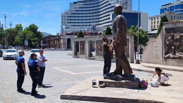 Caretta Carettalar Mezitli Sahilinde