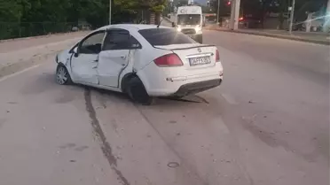 Bilecik'te Kontrolden Çıkan Otomobil Kamyonete Çarptı: 1 Yaralı