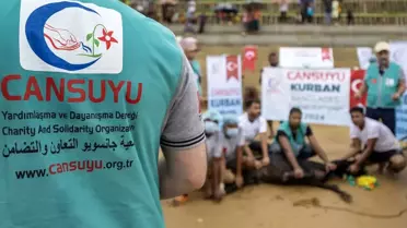 Cansuyu Yardımlaşma ve Dayanışma Derneği, Bangladeş'teki Arakan Mülteci Kampında 250 Büyükbaş Kurban Keserek 40 Bin Kişiye Dağıttı