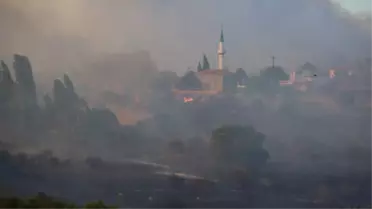 Çanakkale'de çöplükte çıkan yangın ormana sıçradı, 1 mahalle tahliye edildi