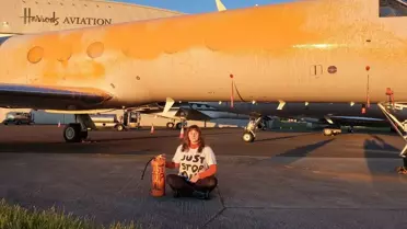 Londra'da Stansted Havalimanı'nda Fosil Yakıt Karşıtı Eylem