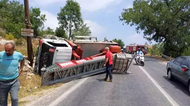 Mersin'de asansörlü kamyonet devrildi, bir kişi yaralandı