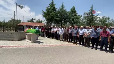 Evinin önünde öldürülen 4 çocuk annesi son yolculuğuna uğurlandı