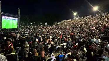Sakaryalılar Milli Maçı Dev Ekranda İzledi