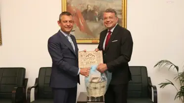 Silifke Belediye Başkanı Mustafa Turgut, CHP Genel Başkanı Özgür Özel'i Meclis'te ziyaret etti