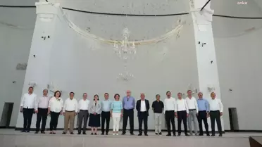 Eskişehir Büyükşehir Belediye Başkanı Ayşe Ünlüce, Başkanlar Buluşuyor programında ilçe belediye başkanlarıyla bir araya geldi