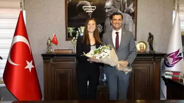 Şehzadeler Belediye Başkanı Gülşah Durbay, Manisa Büyükşehir Belediye Başkanı Ferdi Zeyrek'i makamında ağırladı