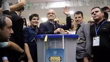İran'da Cumhurbaşkanlığı Seçimlerinde Reformist Aday Önde Gidiyor