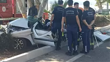Ağaca çarpan otomobil 4 kişilik ailenin 3'üne mezar oldu