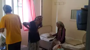 Adana'da ev sahipleri tarafından sokağa atılan 3 kardeş otele yerleştirildi
