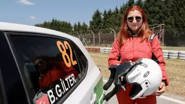 Söğütlü Belediyesi Mimarı Betül Gözde İlter, Otomobil Yarışlarında Başarı Yakalıyor