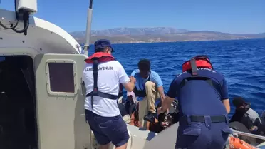 İzmir Karaburun'da Yunanistan unsurlarınca geri itilen 39 düzensiz göçmen kurtarıldı