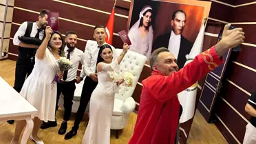 Bolu'da Arkadaşlar Aynı Günde Evlendi ve Birbirlerinin Nikah Şahidi Oldu