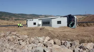 Bingöl'de Yolcu Otobüsü Devrildi: 14 Yaralı