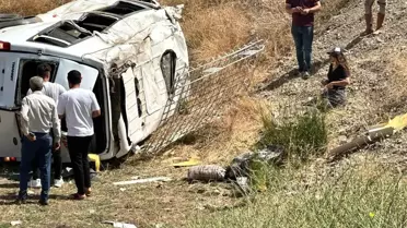 Diyarbakır'da minibüs ile pikap çarpıştı: 20 yaralı