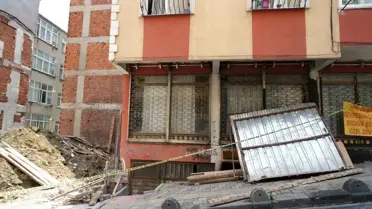 Esenler'de Çatlaklar Arttı, Vatandaşlar Tahliye Edildi