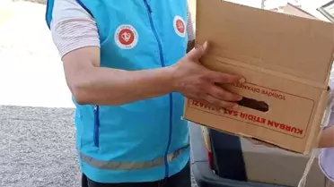 Gediz'de Kurban Bayramı'nda toplanan etler ihtiyaç sahiplerine dağıtılıyor