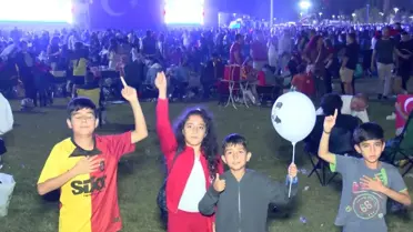 Türkiye A Milli Futbol Takımı'nın Hollanda ile oynadığı EURO 2024 çeyrek final maçı Ankara'da dev ekranlardan yayınlandı