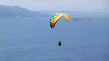 Tekirdağ'da Uçmakdere'de Yamaç Paraşütü Yapanların Sayısı Artıyor