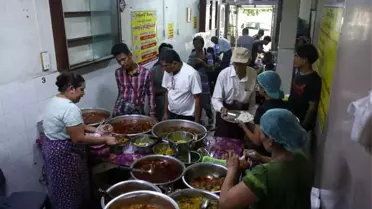 Myanmar'da Çok Ucuz Lokanta İhtiyaç Sahiplerine Yardım Ediyor