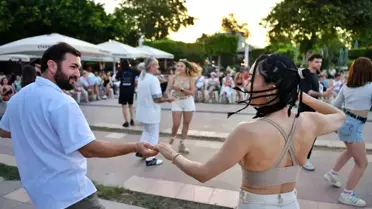 Konyaaltı Belediyesi, Gün Batımı Danslarıyla Vatandaşları Buluşturdu