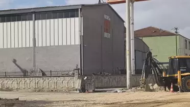 İnegöl'de Tekniker Çatıdan Düşerek Hayatını Kaybetti