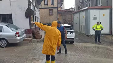 Tosya'da Sağanak Yağış Sonucu Su Baskınları Yaşandı