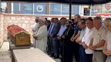 Kastamonu'da Kamyonetin Arkasına Bağladığı Römorkun İpini Kontrol Etmek İsterken Minibüsün Çarptığı Vatandaş Hayatını Kaybetti