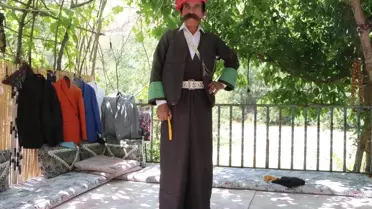 Siirtli 75 yaşındaki adam, 60 yıldır aynı kumaştan giyiniyor