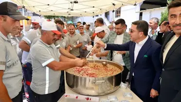 Nevşehir Belediye Başkanı Rasim Arı, Muharrem Ayı Etkinliğinde Aşure Dağıttı